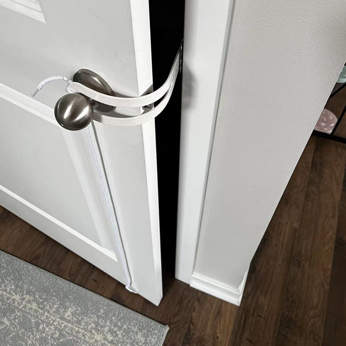 Kitty Way Holder - Perfect Door Holder Latch for your Cat 🐾