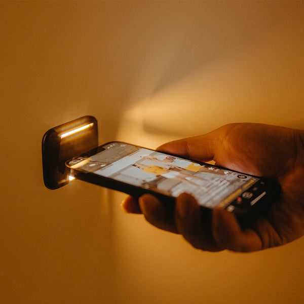MagLight - Hängelampe mit Augenschutz für das iPhone-Display