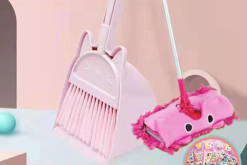 Ein Set mit echten Haushaltsreinigungswerkzeugen als Spielzeug für Kinder